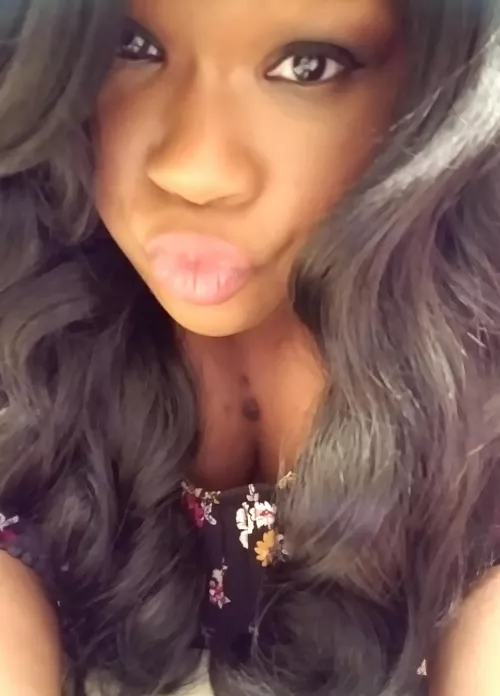 This looks more like a duck face than it does a kissy face, but whatever. I still like it. Lol