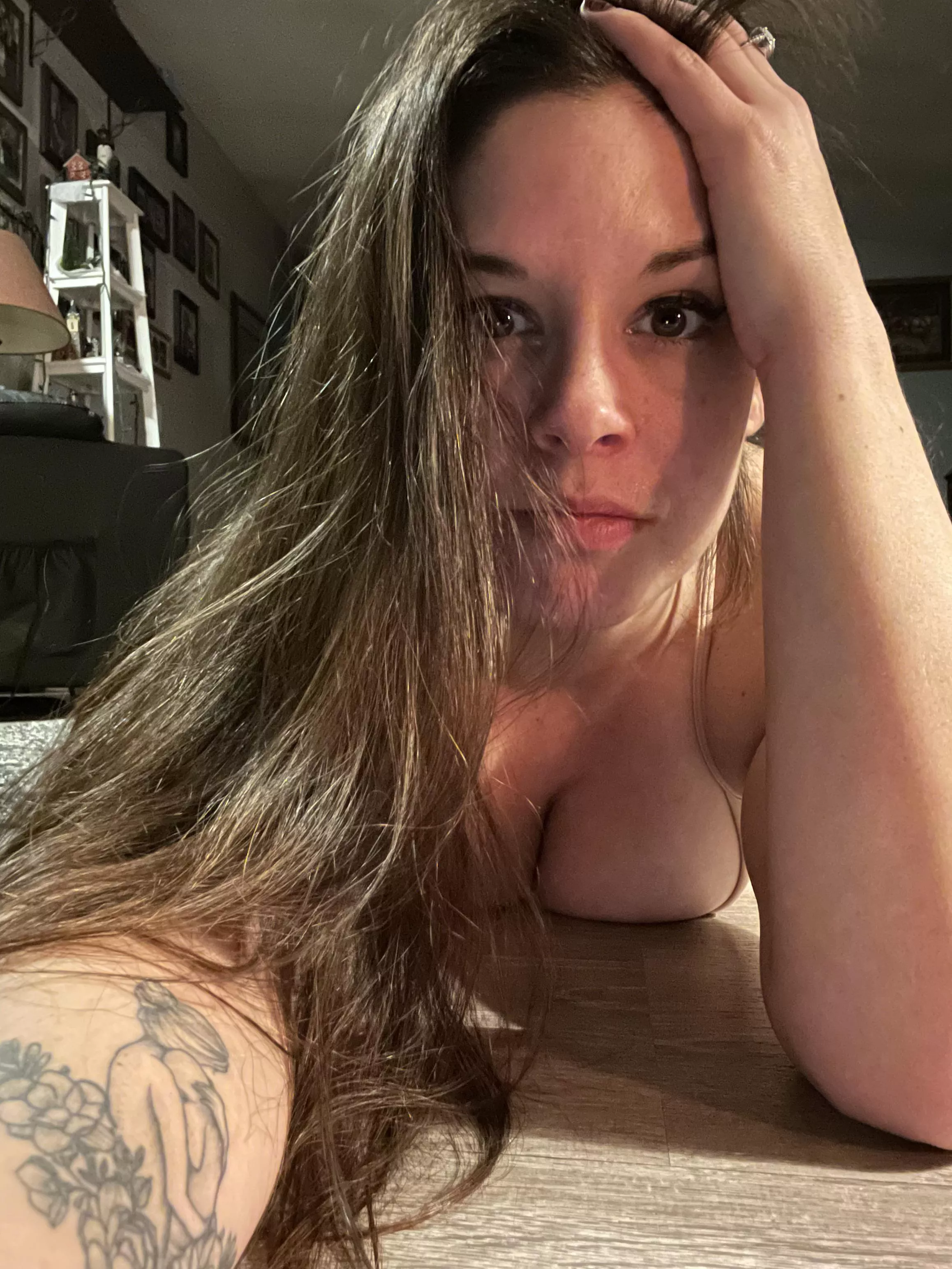 This mama is bored. Wanna play with me?