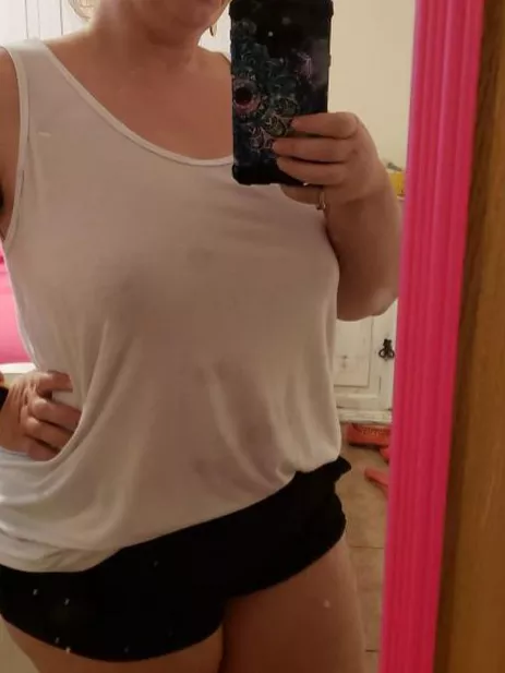 This moms around the house/cleaning atire