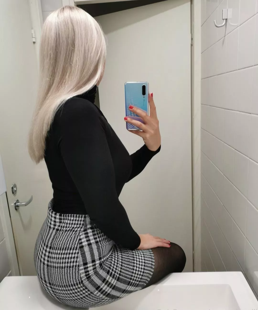 This office ass(istant) is ready for the weekend😍