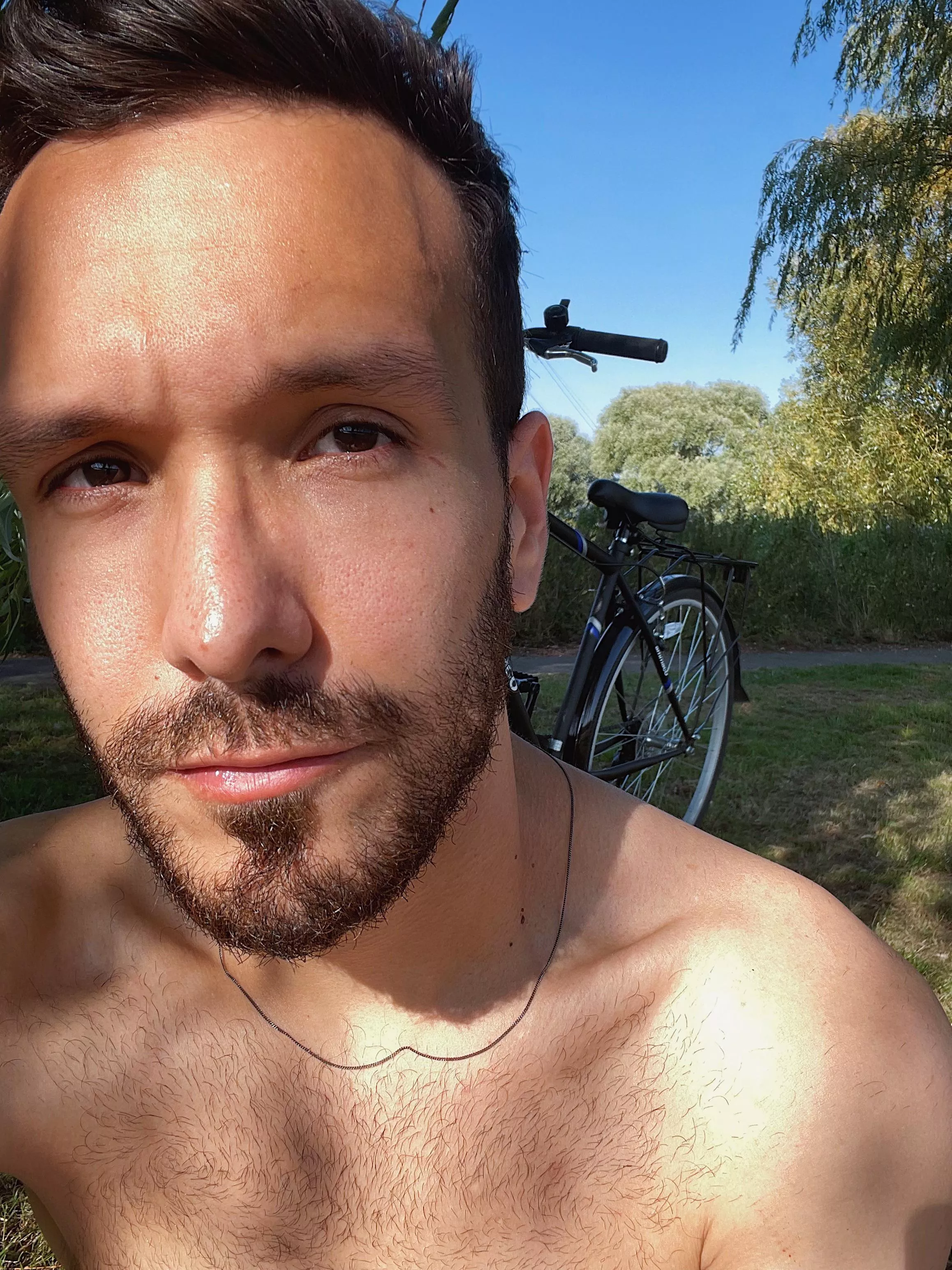 This pic was taken about 2 weeks ago. Enjoying the last bit of sunshine. Gonna miss the weather. Getting ready for winter. Are you ready for it? ‘Cause I’m not 😭