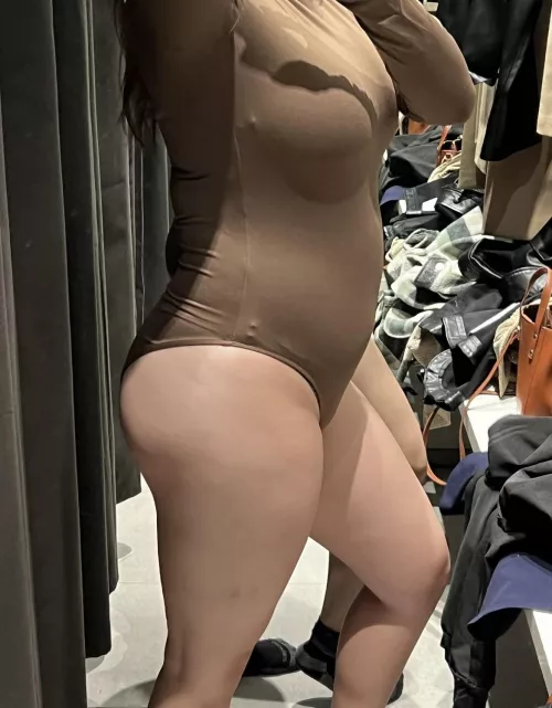 This piggy is bursting in the fitting room π©