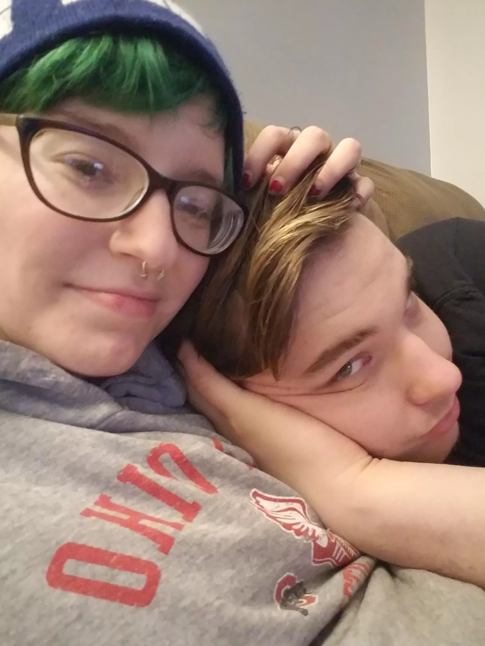 This sweet adorable dingus has really been helping me feel better the past few days (back pain and UTI possibility) and I just wanna keep cuddling ❤❤😥😥💔💔