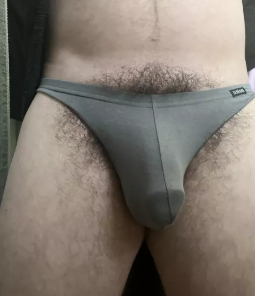 This thing canβt contain my big bush