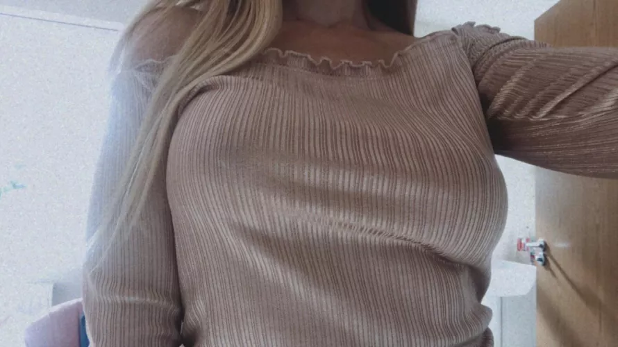 This top makes my nipples look darker than they really are 😝