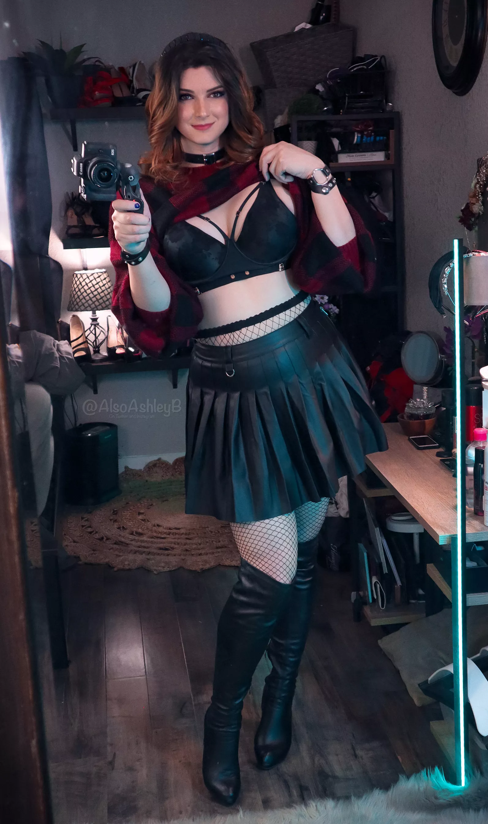 This top provides easy access if you want to take my bra off 😏