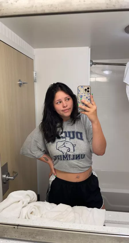 this was a selfie while at a beach house stayed in, prettiest bathroom i’ve ever seen😂💖f18