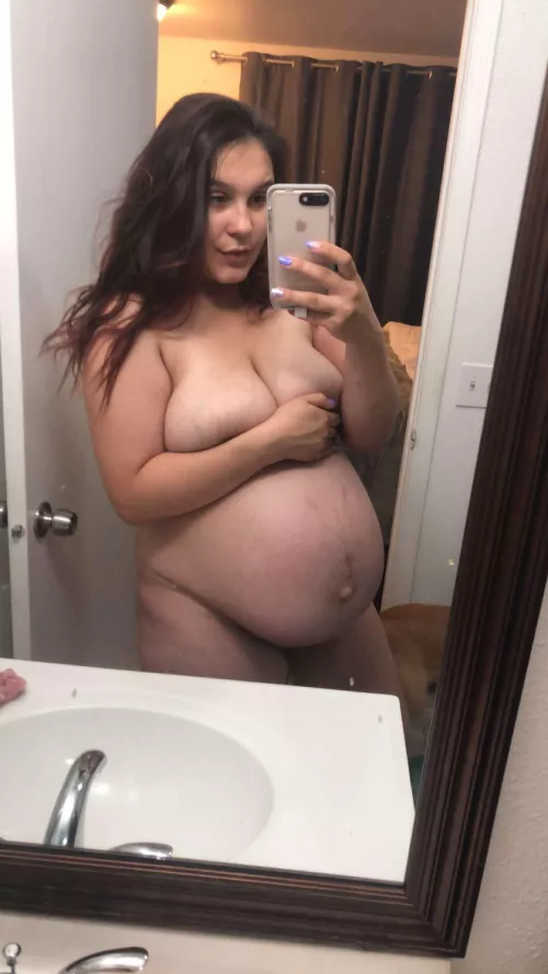 This was me pregnant with number 3, I’m on 4 and 17 weeks. How big do you think I’ll get with this baby?