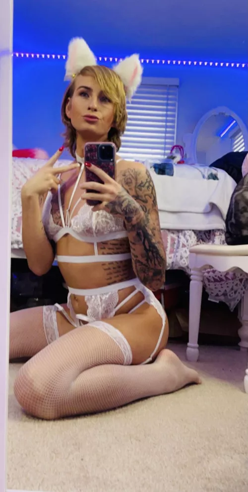 This white set is love 😩😍