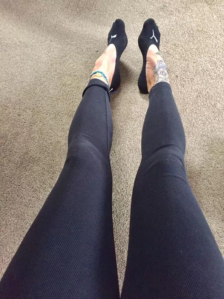 Thought you could these achy feet before work !!πβ€οΈπ€ Thought you could these achy feet before work !!πβ€οΈπ€