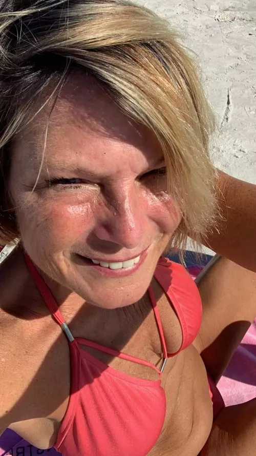 Thoughts on my 55yo mom!? Upvote, comment, and dm for her ass😏