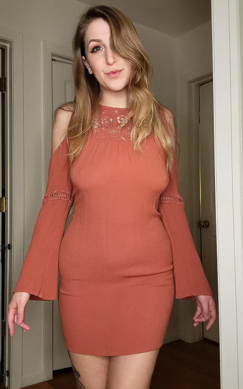 thoughts on this dress? 👀🖤