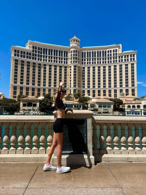 throwback to strutting around Vegas