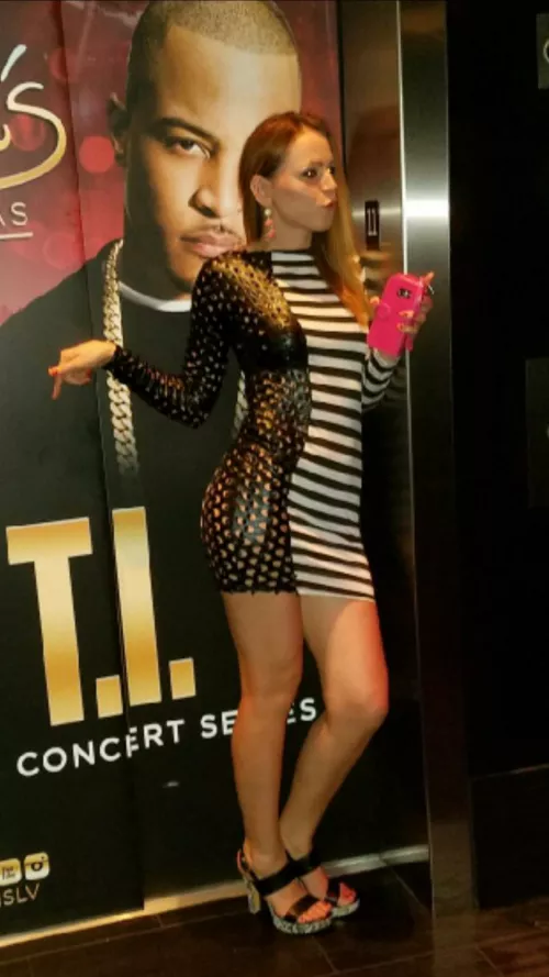 Throwback to when I was dared to wear a garbage dress in Vegas. And yes it was see through, and no I wasn't wearing panties 😜