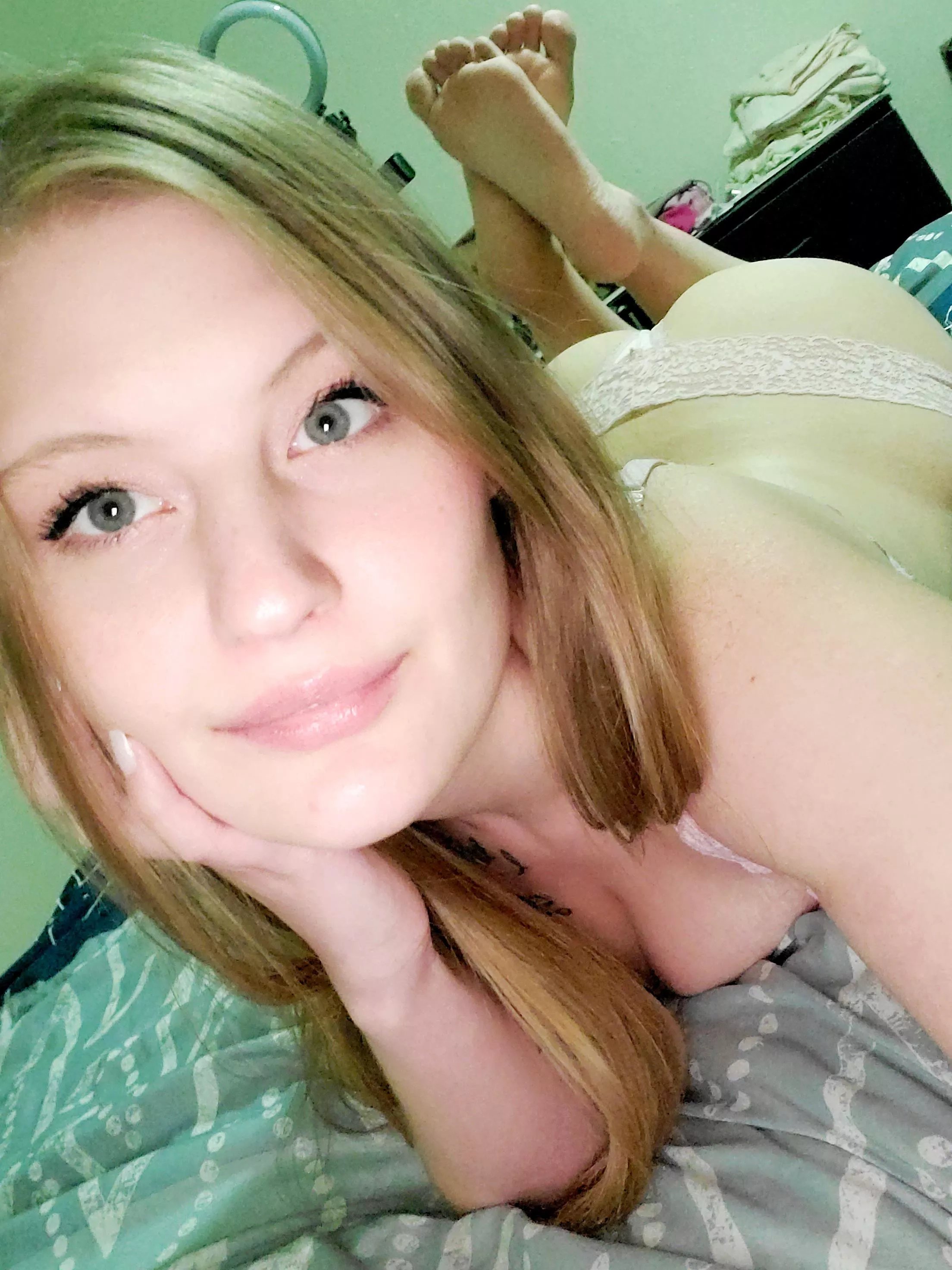 Tickle my toes with your tongue