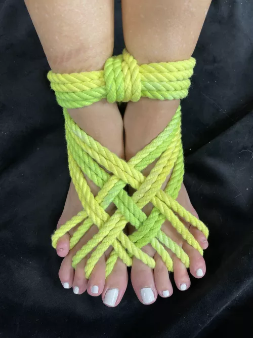 Tie up my toes