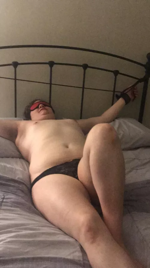 Tied and ready for some tickles… and this girl is ticklish EVERYWHERE. 🥵😍 I’m just glad my boyfriend is accepting of my kink and is willing to do shit like this! Picture was taken by him, at my request. And that does mean that I’ve already be