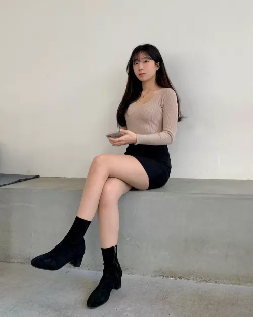 Tight skirt and boots