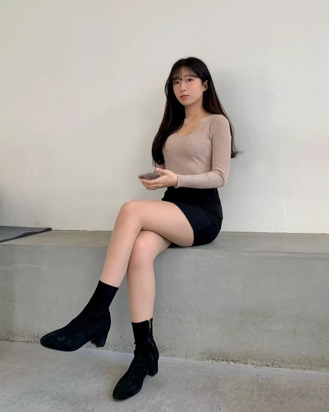 Tight skirt and boots