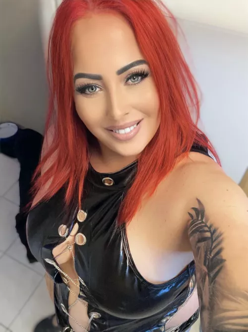 Time for a selfie in my kitchen