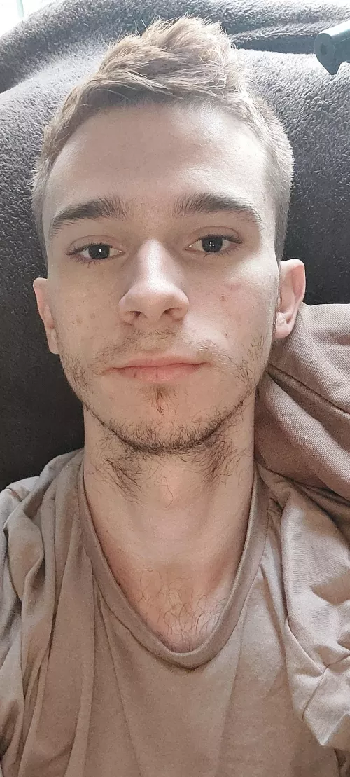 Time for a shave cause this fluff just ain't it lol. Morning π