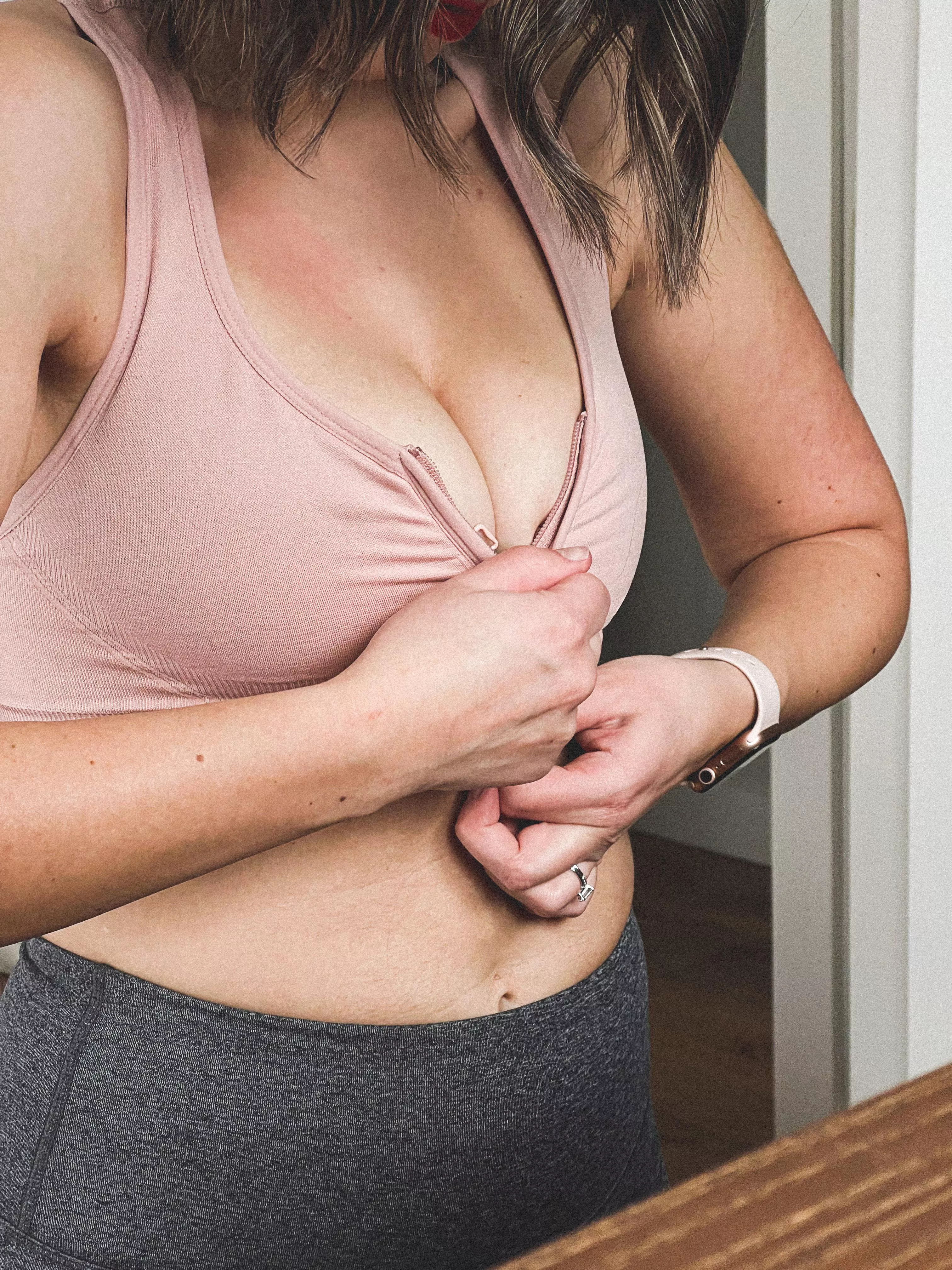 Time to zip up and workout 🙌🏼