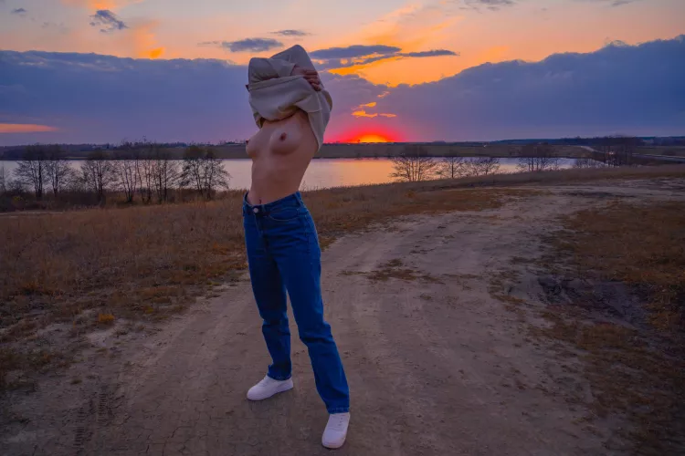 Tits and amazing sunset๐