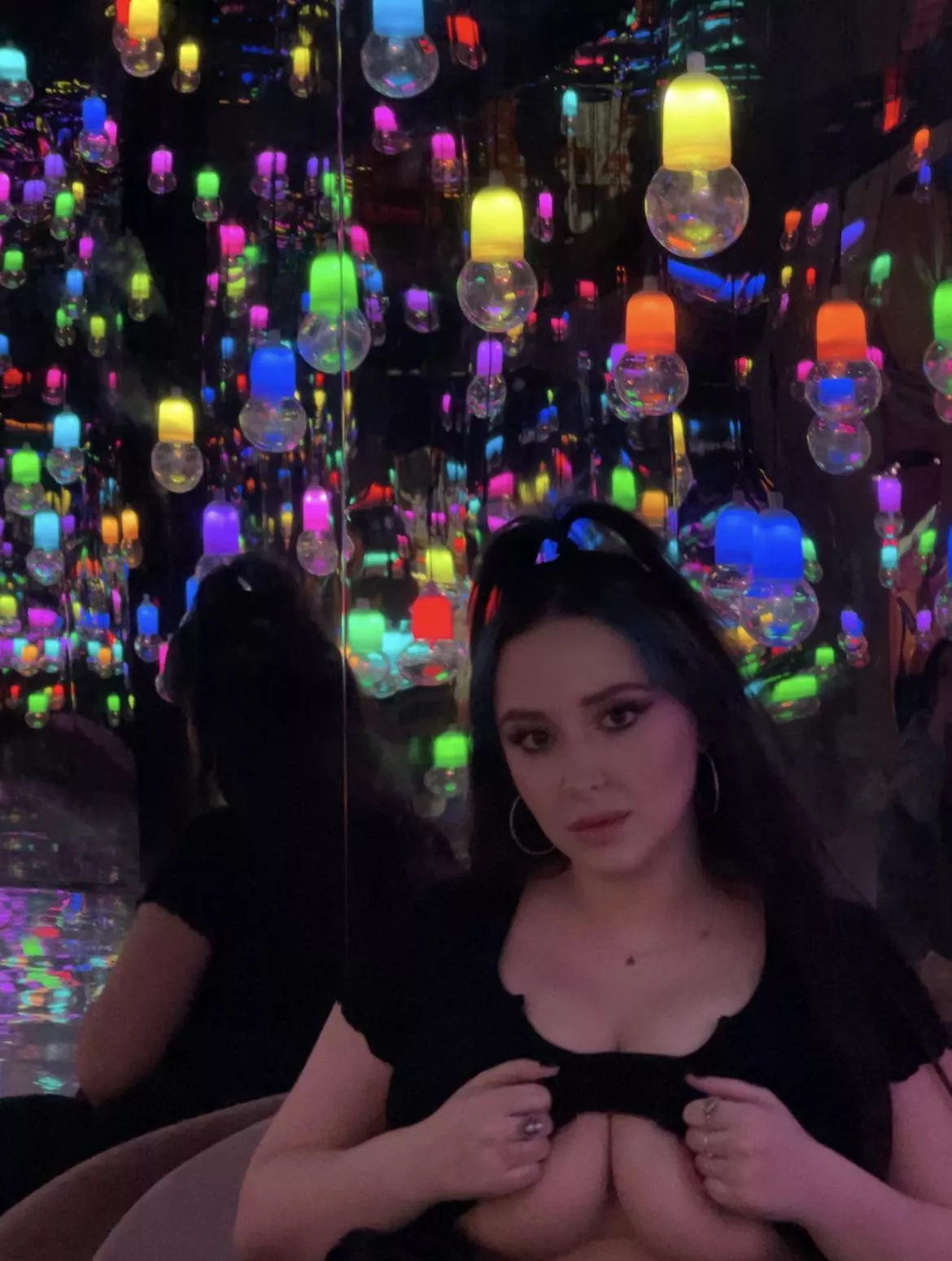 tits at the museum 😇😜 [f]