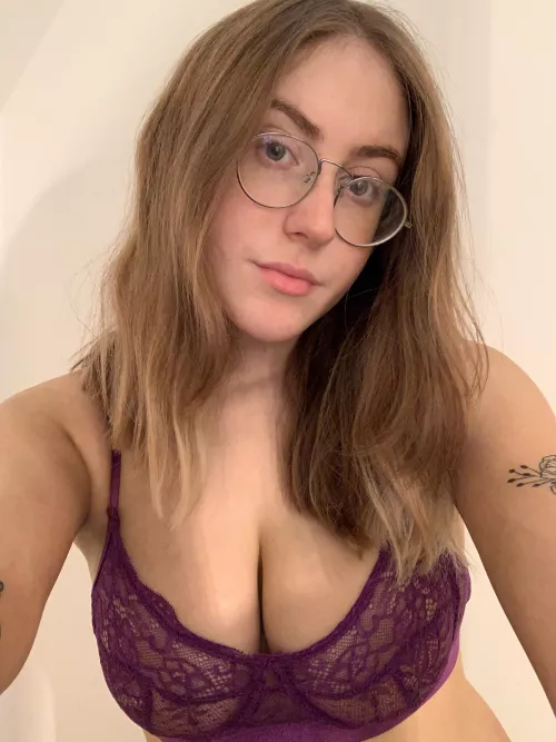 tits or glasses?😏