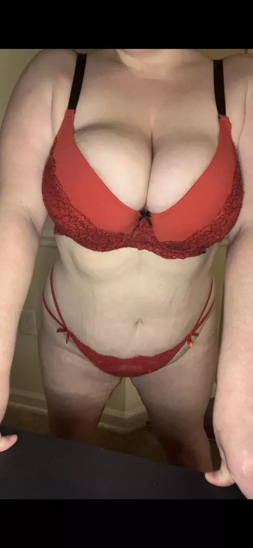 Titties trying to get wild and pop out 🖤