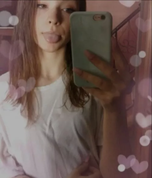 🙈💕 To the FEW ppl who will see this: dm me to get a FREE recent nude cuz Im feeling slutty af!