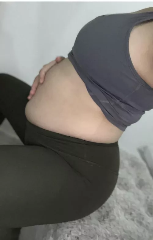 Today my cousin asked me if I was pregnant 🤰 😭 No I just have a gut alright….