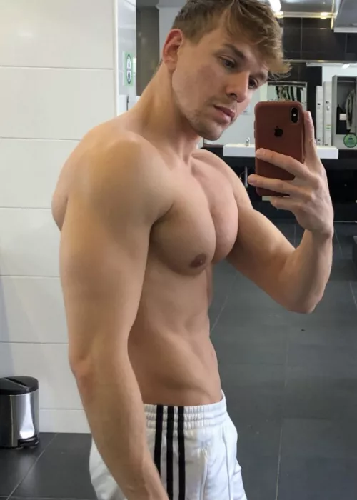 Today was chest day guys🔥🔥