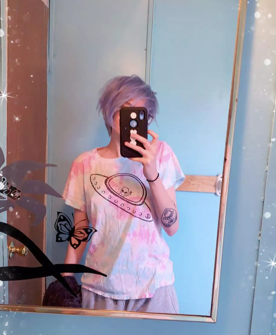 Today was kinda rough for me so I wanted to show off my new favorite shirt and spread good vibes. Hope y’all are all doing good💙 👽