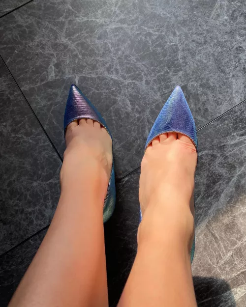 Toe cleavage anyone?!