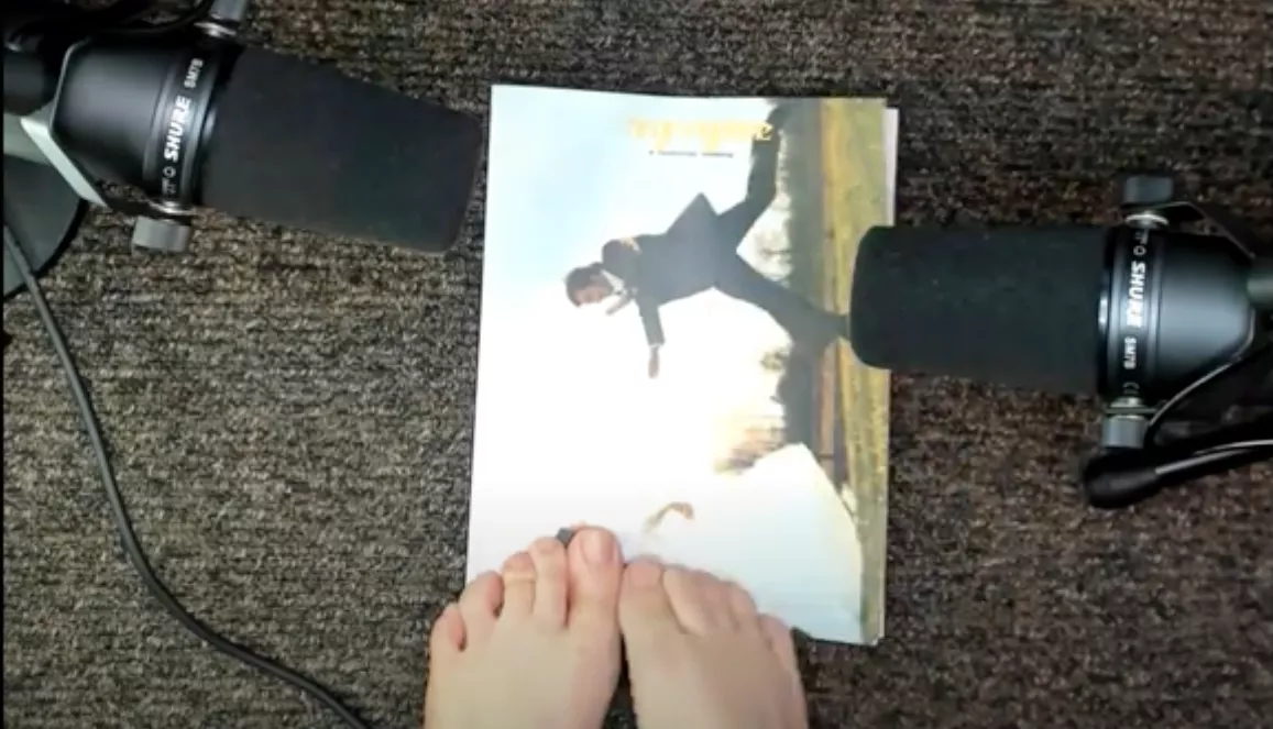 Toe-Tracing an Art Magazine - ASMR Video Showing Toes Toe-Tracing an Art Magazine - ASMR Video Showing Toes