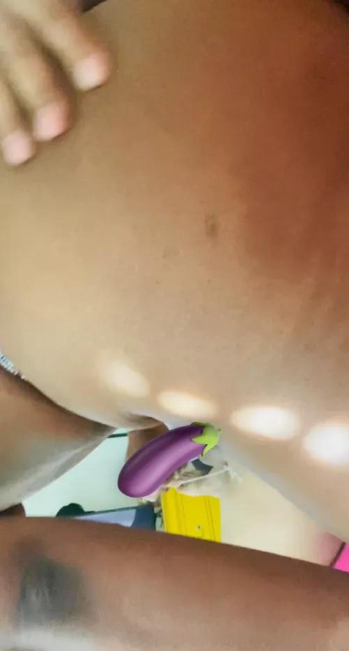 Told my young neighbor He can eat my juicy milf pussy while I jerk his Dick if he cleans my kitchen🍑😜😼Add me on OF and message me for FaceTime & custom videos let your imagination run wild🎥🔥