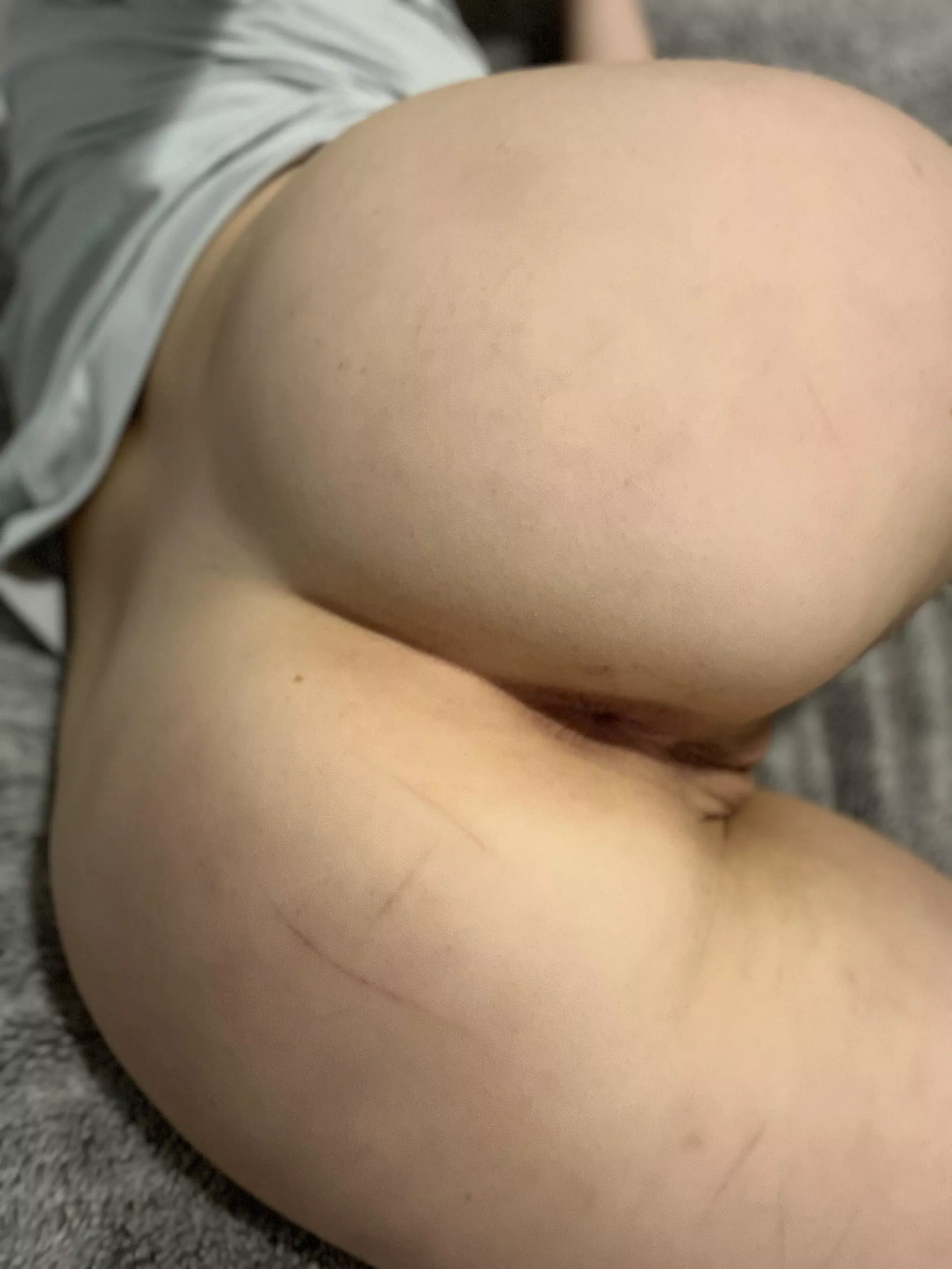 too horny to think of a good caption so please come use my ass [f]