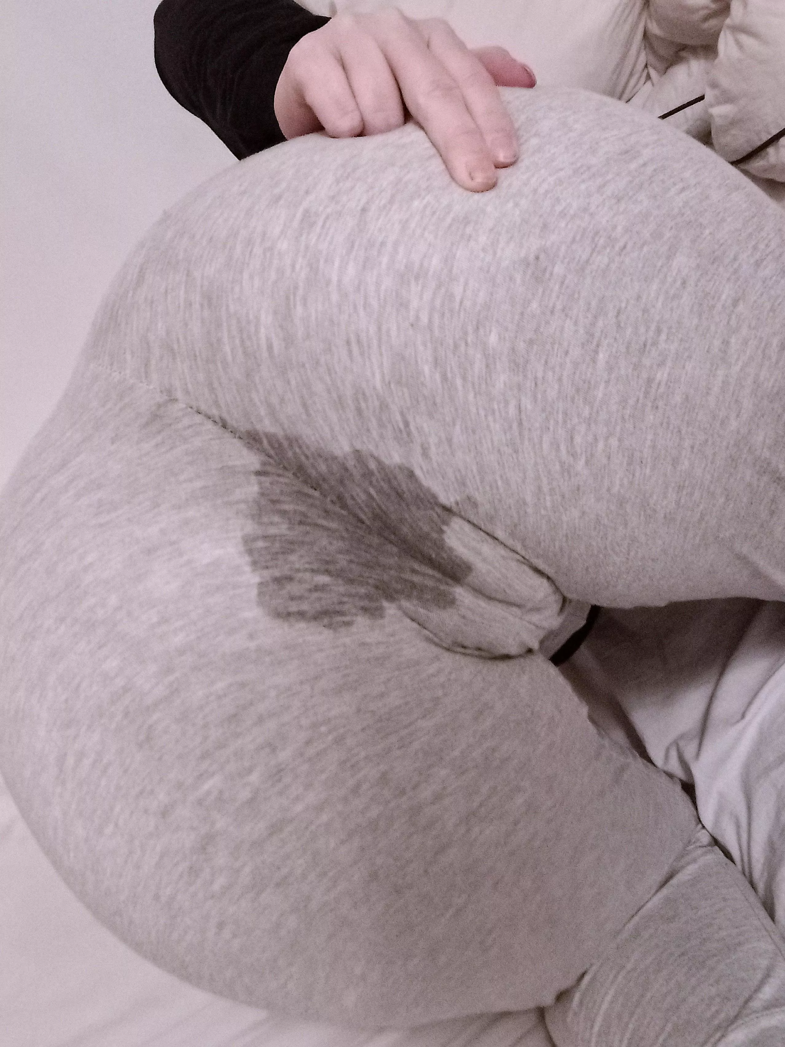 Took long time to find any good porn. So my pussy had long time to grool. I'm gonna change pants now 😅