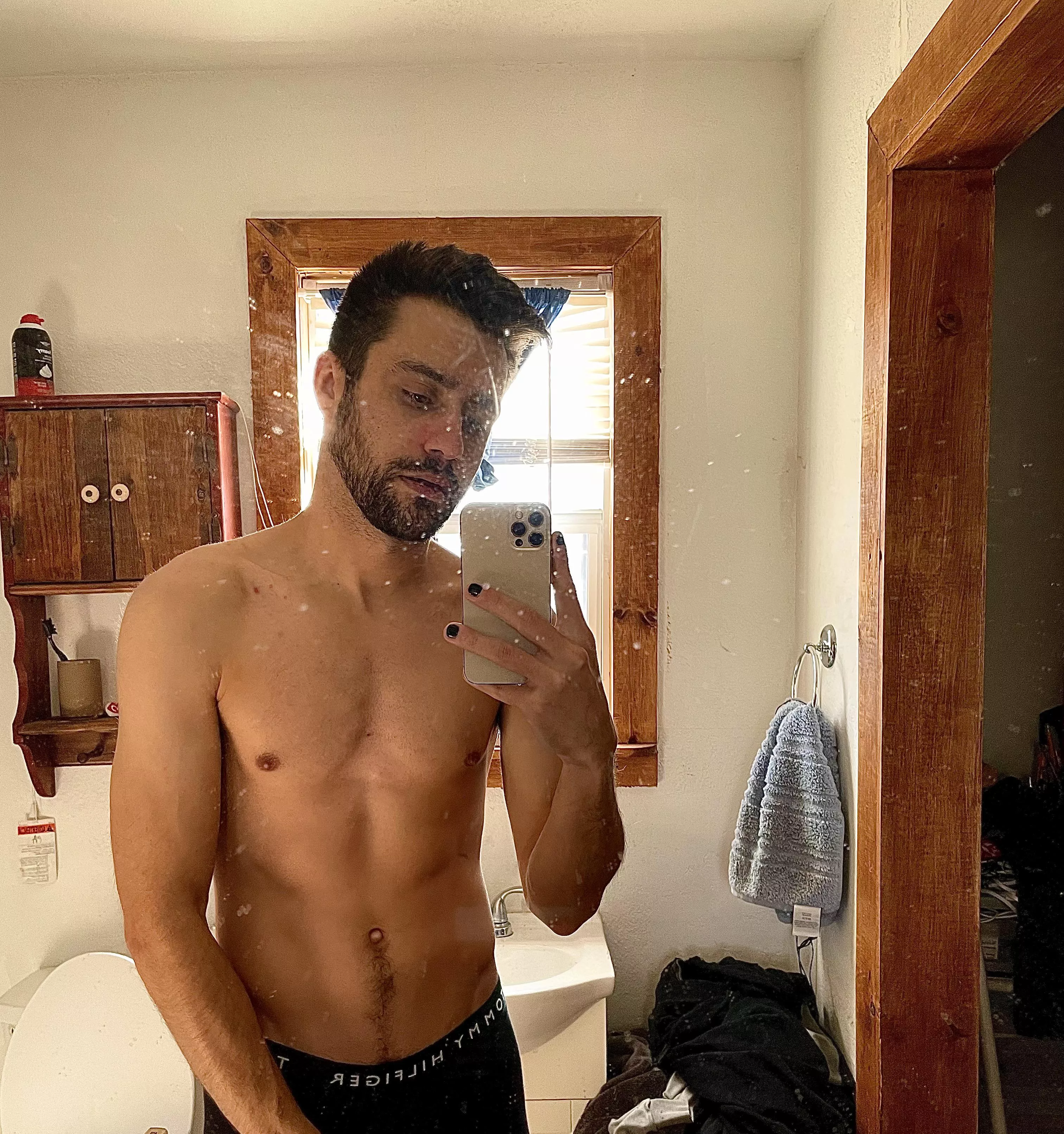 Took this just this morning, I think I need to clean my friends mirror 😏