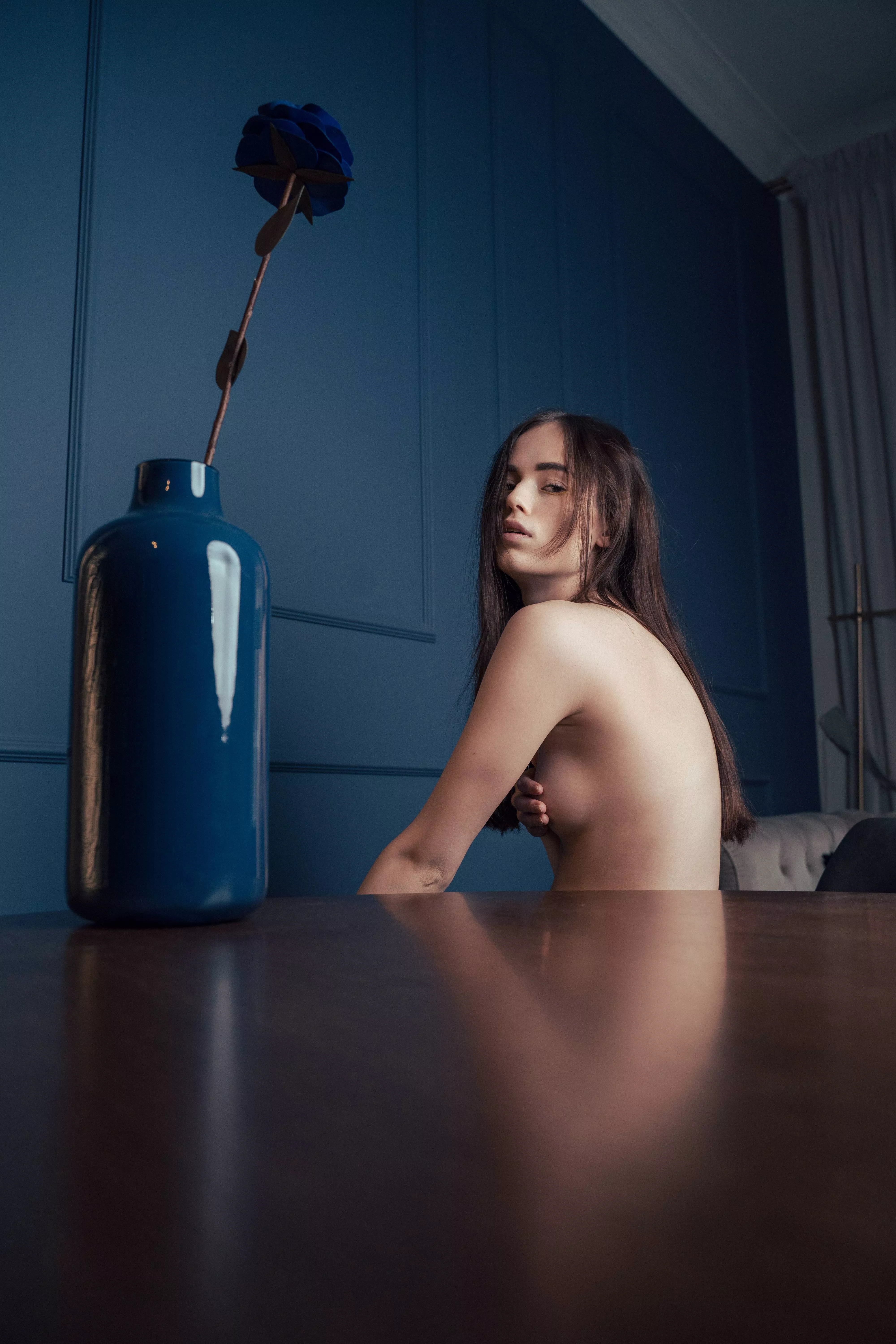 Topless in hotel room (Kevin Arnaud)