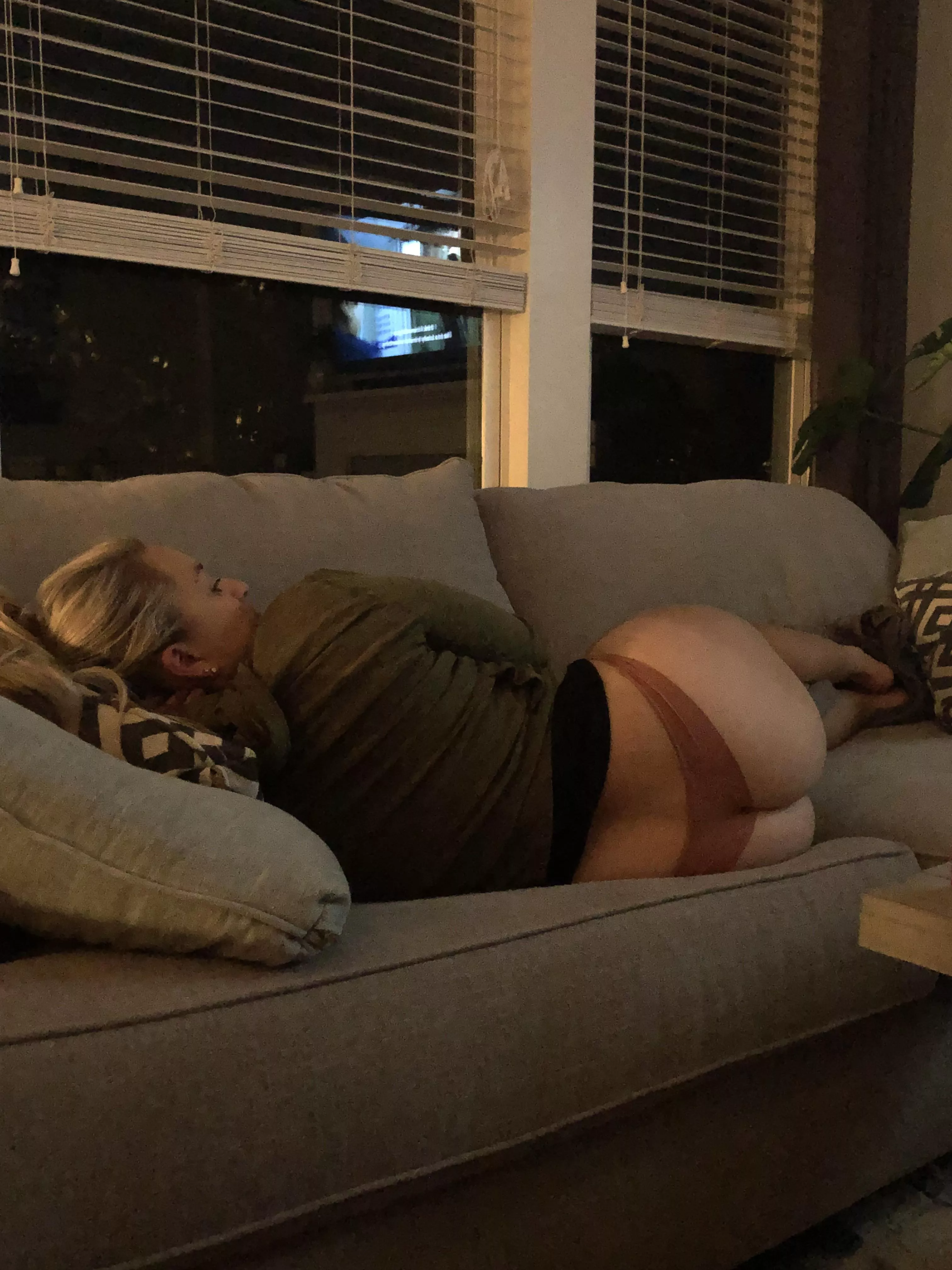 Trading and stroking, 30 yo unaware wife, kik themxxarso show face