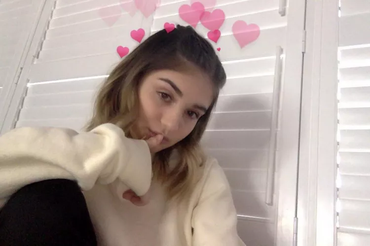 Trading gf pics (19) open to anything, dm me if interested