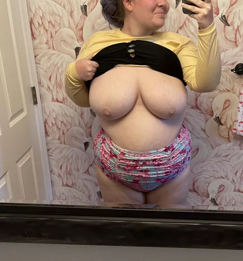 Trading my 22 yo BBW fiancé kik bigmellons1924, I’m bi with a small cock, love anal and dressing up in her lingerie