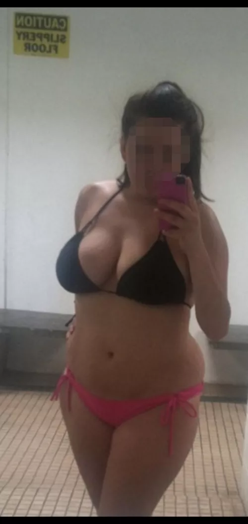 Trading my 31yo latina wife's pics. Send clothed sample. Kik is Lsdohc1