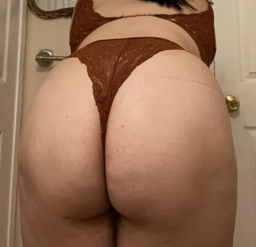 Trading my thick ass 25 year old wife. Can verify. Send sample pic. Hung bulls welcome. Kik darkbrute