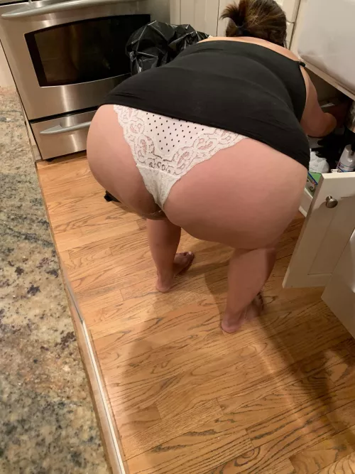 Trading my thick wife, 40 and stroking. Kik and tele same as here. I’m bi, so all welcome.