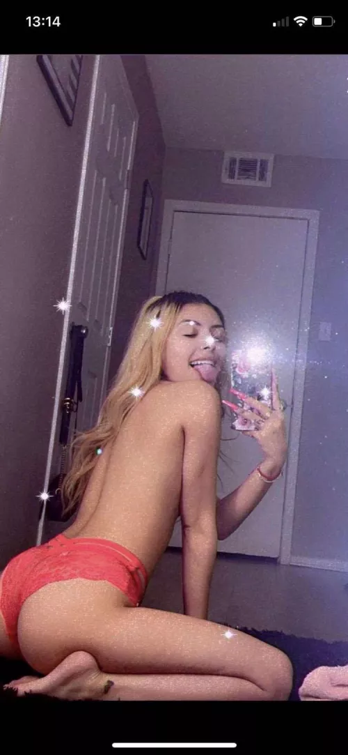 Trading my wife hmu on snap @yomomsfav69