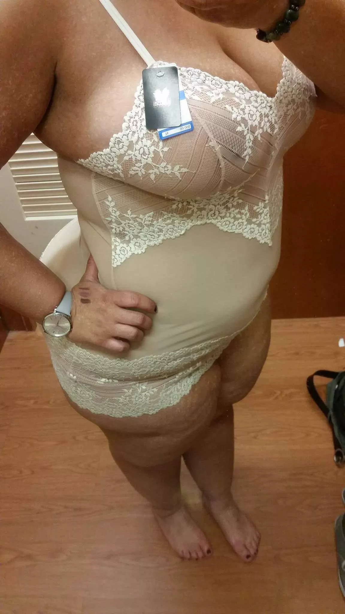 Trading pics and vids of wife. Send to receive. Kik thatfnguy83.