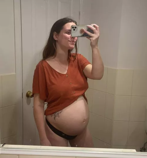 Trading preggo pics send sample to Kik somewhere87